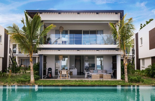 O'Biches - Beachfront Apartment by Horizon Holidays
