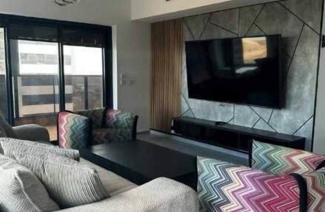 O&O Group-Charming 4BR APT with Stellar Sea View