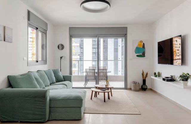 O&O Group -Luxury 3BR APT 33 Floor Sea View Tower