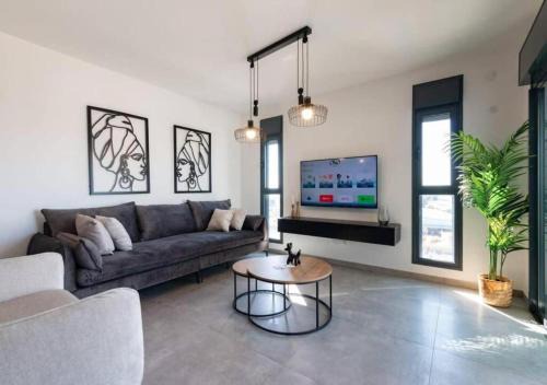 O&O Group - Luxury APT/3 BR/New Tower/Parking