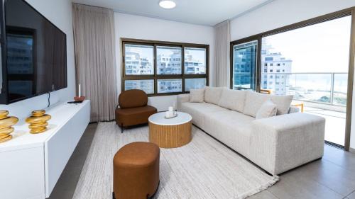 O&O Group - SeaFront Luxurious 3 BR Apartment