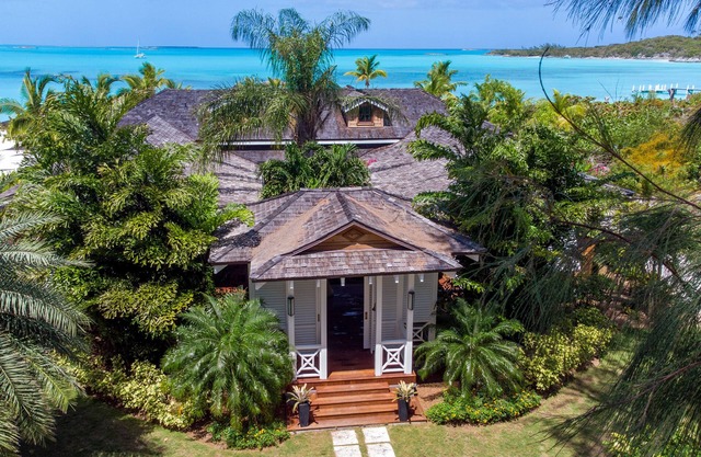 O'Sea Beach House -Luxury Beachfront home with your very own private dock.