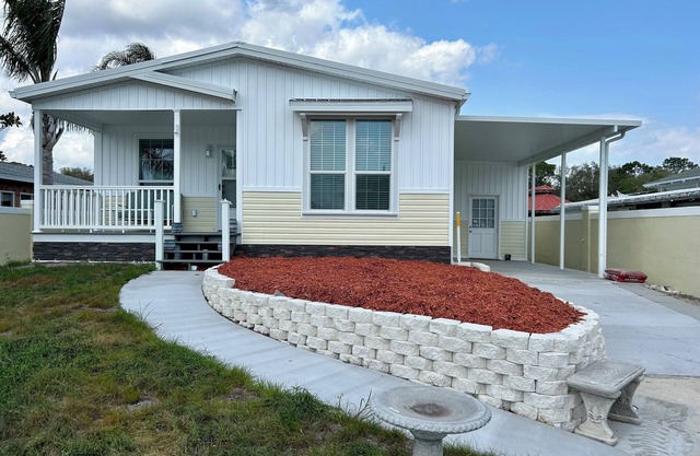 Oak Hill Waterfront Retreat – Unplug, Unwind, and Enjoy the Sunset