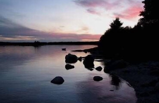 Oak Point Cottage - Waterfront with a great beach