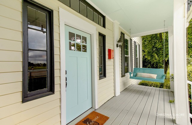 Oak River Company Farmhouse