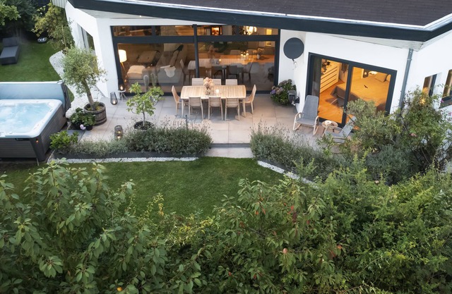 Oak Tree vacation home, modern Eifel chalet with sauna, whirlpool and pure nature