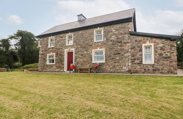 OAK WOOD HOUSE, family friendly in Kenmare, County Kerry