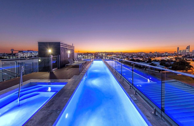 Oaks Brisbane Woolloongabba Suites