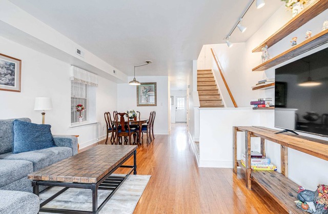 Oaks Retreat Carytown House: Family & Pet Friendly