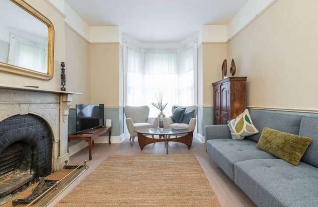 Oakwood House Summary