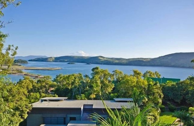 Oasis 18 - Hamilton Island
