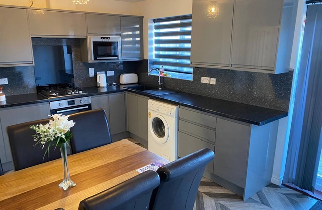 Oasis Abode @ Ashover Newcastle: Two ensuites, and two double beds room.