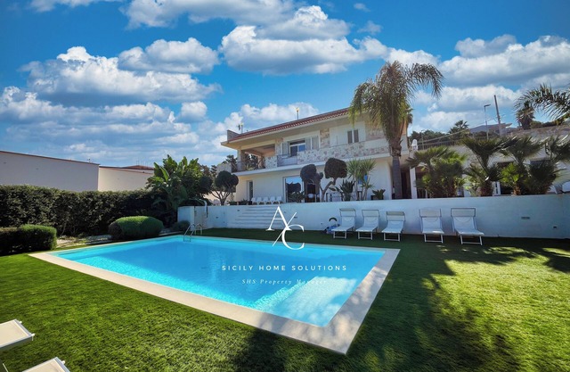 Oasis Elegant Luxury Pool - Panoramic View! By Sicily Home Solutions