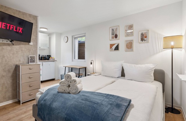 Oasis for 2 - opened in 2023 - private bathroom, parking, Smart TV with Netflix