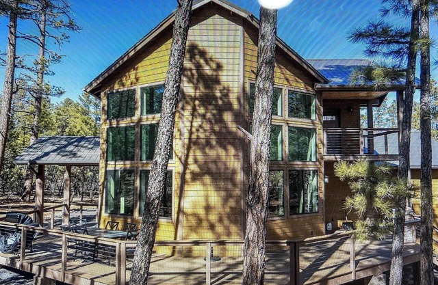 OASIS IN THE FOREST ON 1.25 ACRE BACKING TO NATIONAL FOREST WITH AC-PETS WELCOME