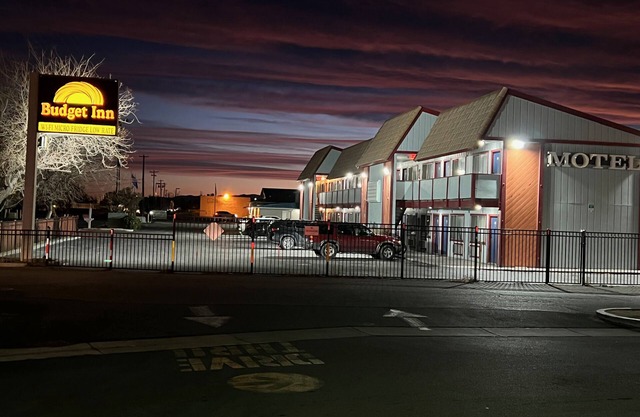 Oasis Inn & Suites