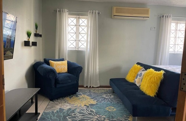 Oasis@Oaklands: Centrally Located Kingston 1bed Apt