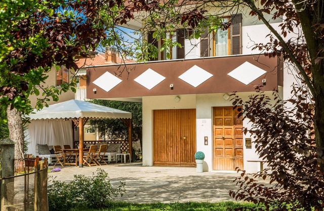 oasis of relaxation not far from the sea, parking in the inner courtyard.