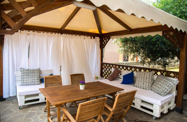 oasis of relaxation not far from the sea, parking in the internal courtyard.