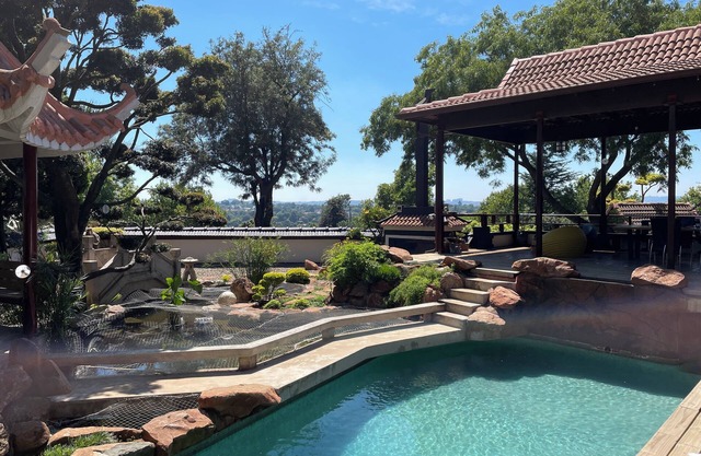 Oasis On Lily Northcliff with own Private Pool