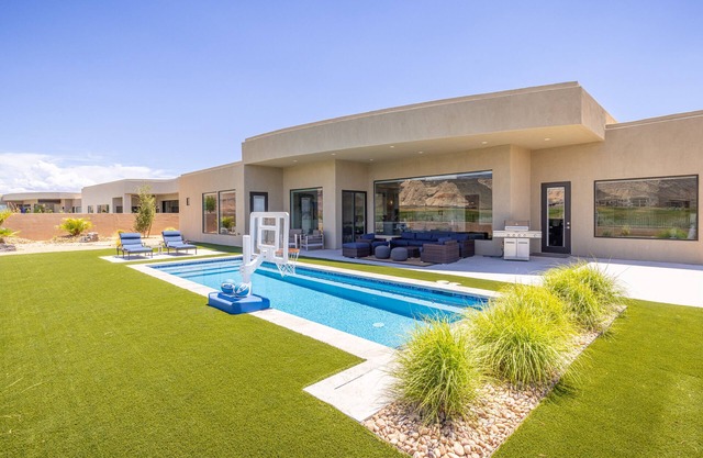 Oasis On The 9th at The Ledges Golf Club *Private Pool Included*