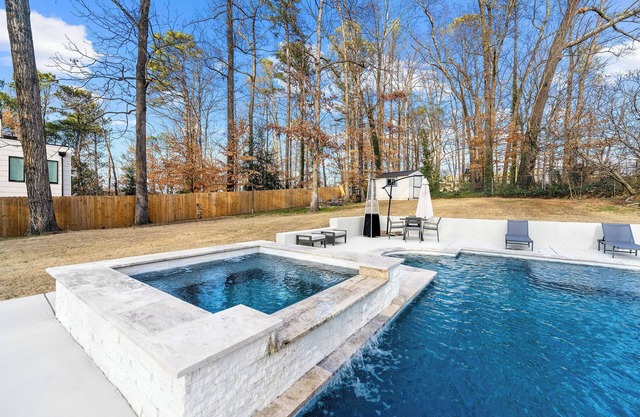 Oasis Retreat Large Yard & Pool in Atlanta 4BR Free Parking