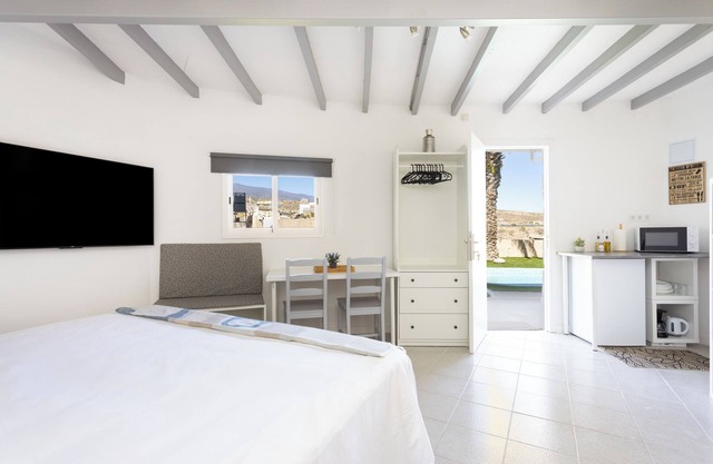 Oasis Tenerife Rentals - Studio (1) with mountain view, pool and outdoor kitchen