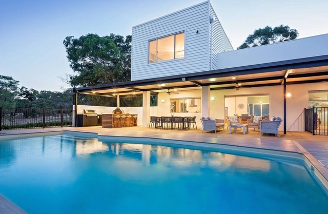 Oasis Tranquil Getaway with Pool and Scenic Outlooks