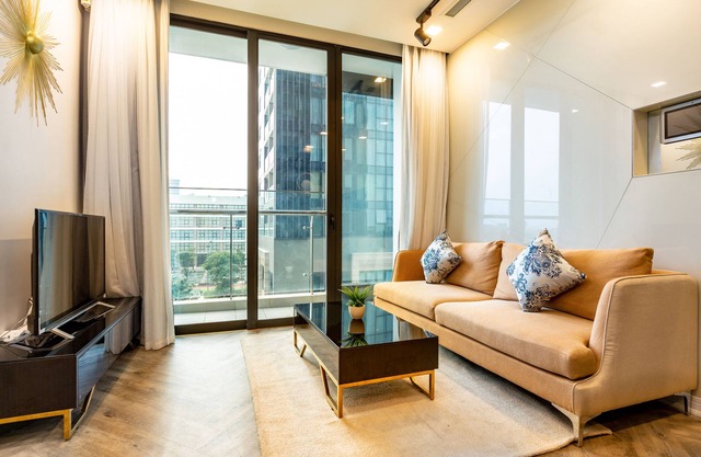 Oasis Vinhome Golden River Apt