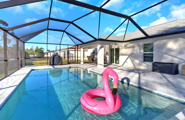 Oasis W/Heated Salt Water Pool & Screen In Patio!