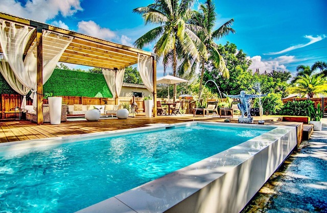 Oasis with Insane Outdoor Area Near Wilton Manors