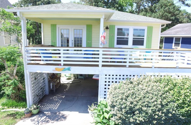 OBX Beach Retreat (Sound Views & WIFI)