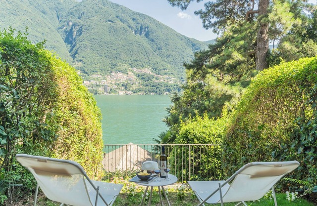 OC Lake Love by Rent all Como