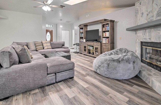 Ocala Home w/ Fireplace + Near Golf Courses!