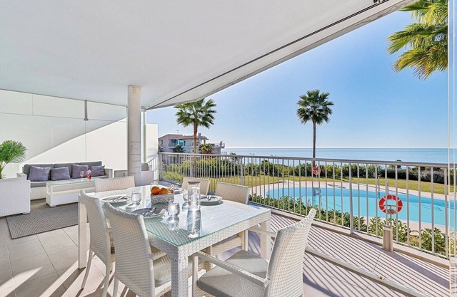 Ocean and pool view 3-bedroom apt.