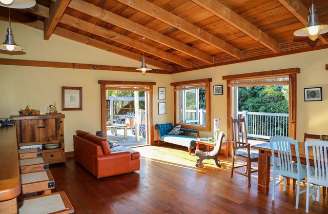 Ocean Beach Holiday Home, 4 bedrooms, 5 min walk to white Sandy Bay