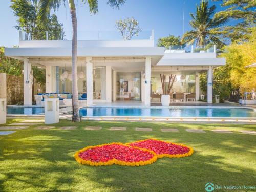 Ocean Beachfront Luxury Design Villa @ Lovina - Villa Ibiza Bali