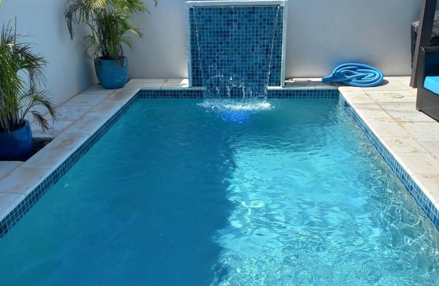 Ocean Breeze 2-bedroom 2-Bath in Nassau w/Pool, AC, WiFi, Barbecue.