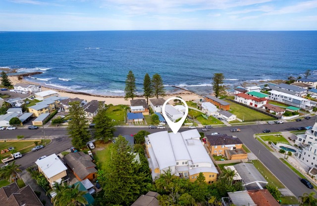OCEAN BREEZE | LUXURY APARTMENT WITH OCEAN VIEWS AT THE ENTRANCE
