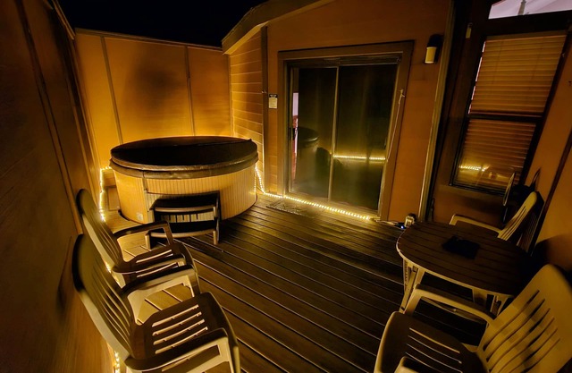 Ocean Cabin 1 with Private Jacuzzi