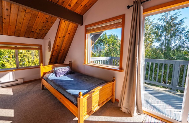 Ocean Friendly Amenities & Hot Tub