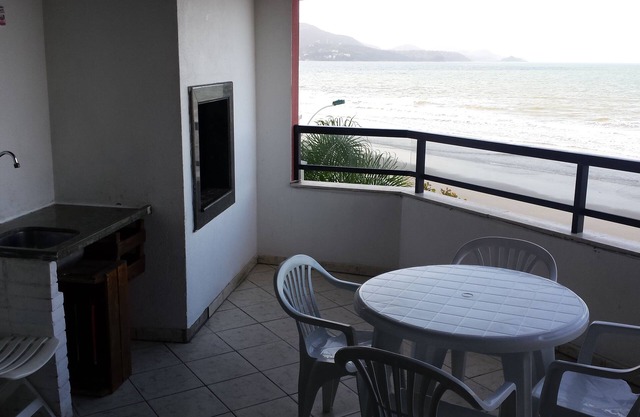 Ocean Front, Apartment 3 bedrooms, 3 bathrooms, Meia Praia, Itapema