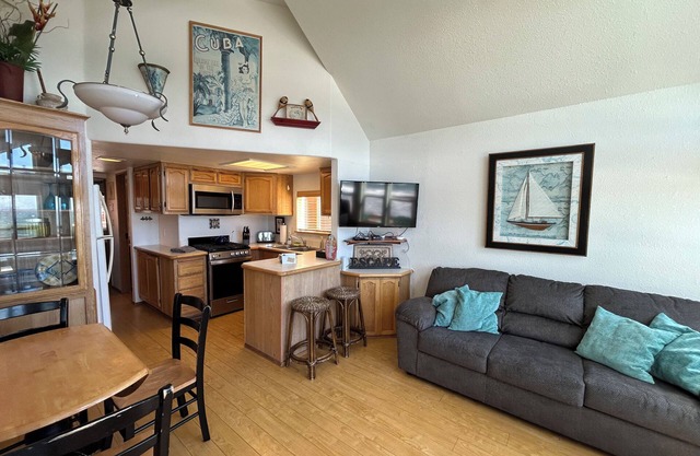 Ocean Front Cabin 11 with Private Jacuzzi & Superb Views