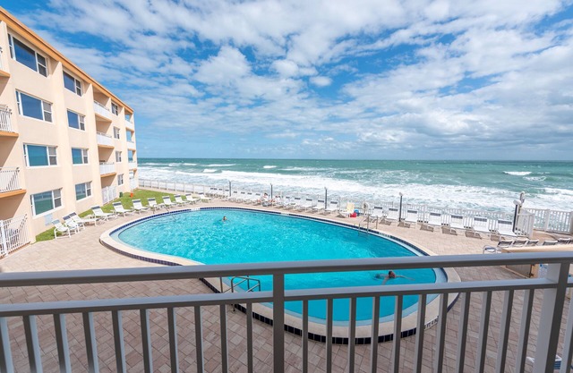 Ocean Front Complex -beautiful Ocean Views! Can't Get Any Closer To The Ocean!