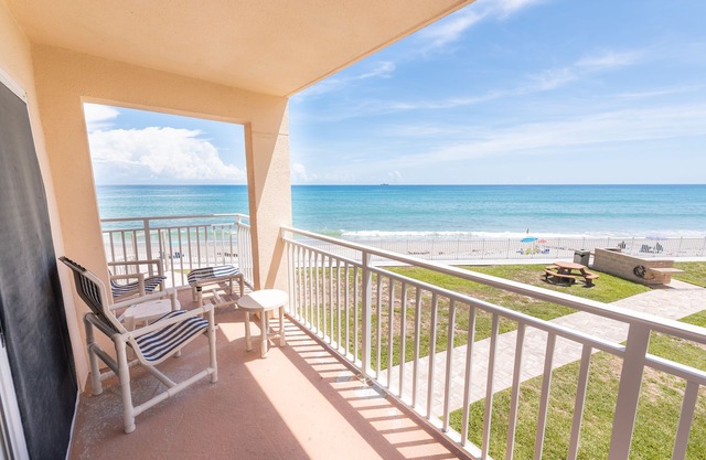 Ocean Front Complex -beautiful Ocean Views! Can't Get Any Closer To The Ocean!