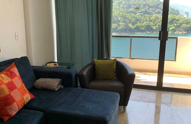 Ocean Front Condo- Beach access - Sunset Views-Swimming Pools- Jacuzzi-