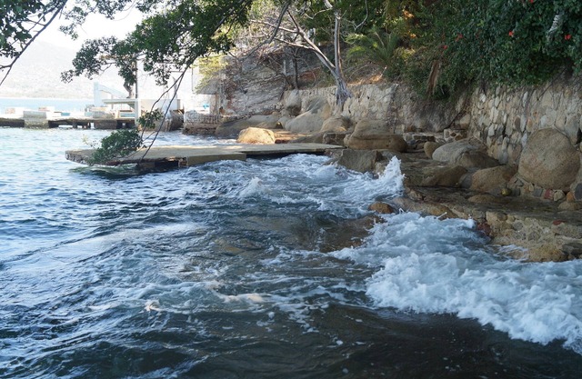 Ocean front house in traditional Acapulco, amazing view in a quiet place.