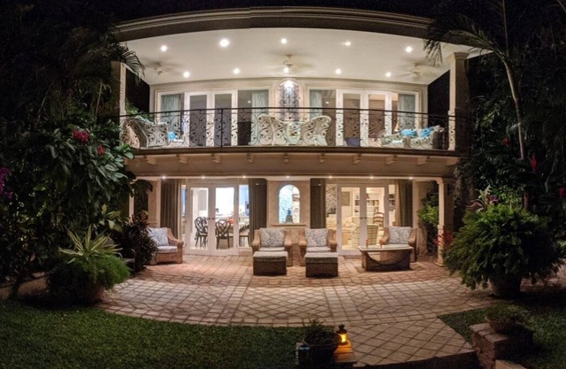Ocean Front Luxury Villa with Breathtaking Views!
