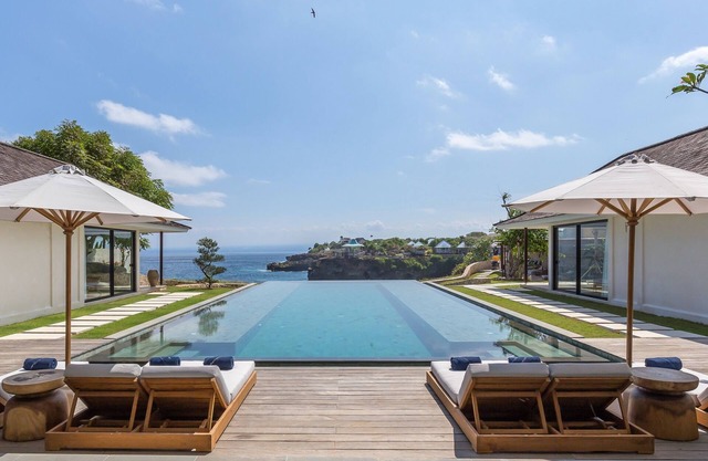 Ocean Front Majestic and Eco-Friendly 6 BDR villa in Nusa Lembongan, Bali