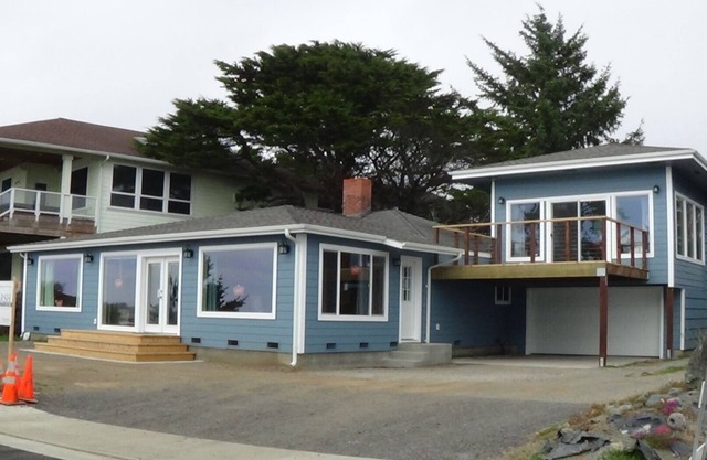 Ocean Front-Pebble Beach Drive-Spectacular View! 2BR/2BA +Add-on, Crescent City